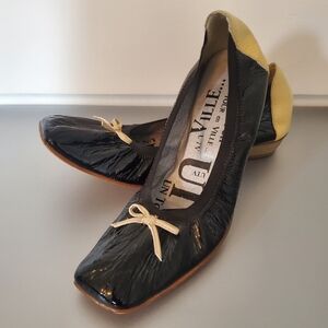 Un Tour En Ville (UTV) Slip-on Shoes – Size 39 (EU) – Black/Cream 